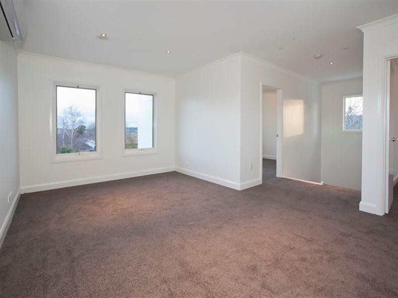 1/14 Fairmont Road, Newtown VIC 3220