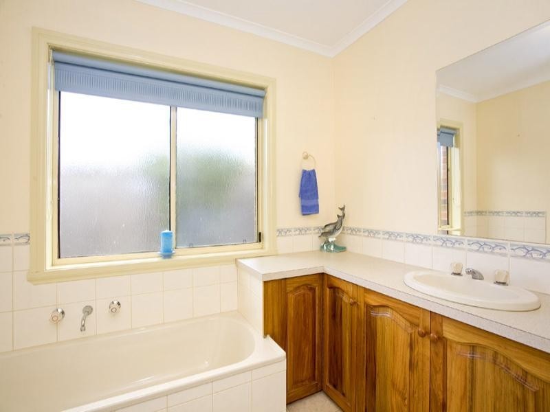 14/15 Thompson Street, Whittington VIC 3219