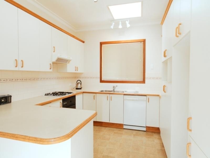 13 Alkoomi Avenue, Hamlyn Heights VIC 3215