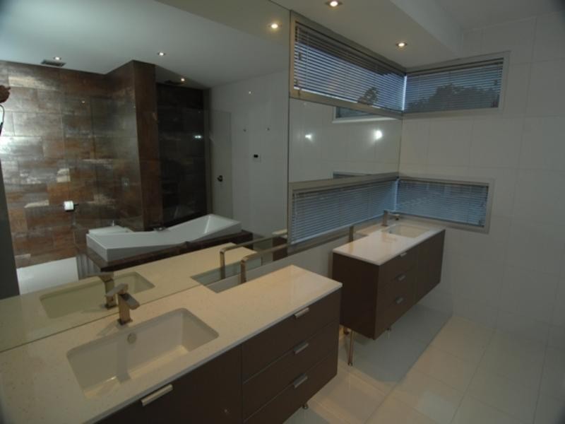 23 Mercer Parade, Newtown VIC 3220