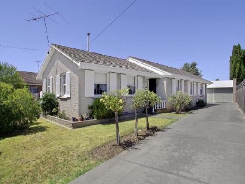 12 Watsons Road, Newcomb VIC 3219