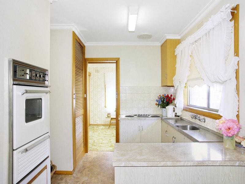 12 Watsons Road, Newcomb VIC 3219