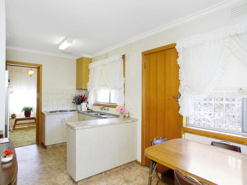 12 Watsons Road, Newcomb VIC 3219