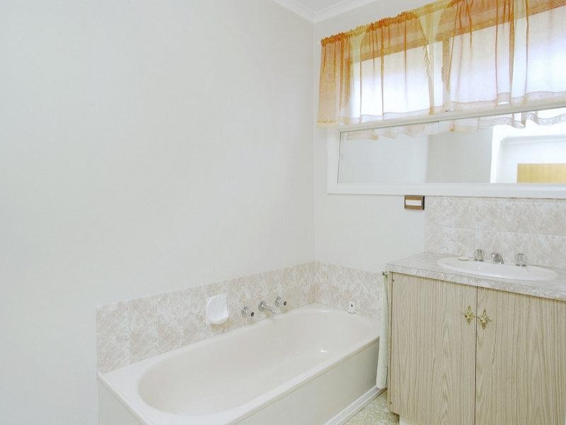 12 Watsons Road, Newcomb VIC 3219