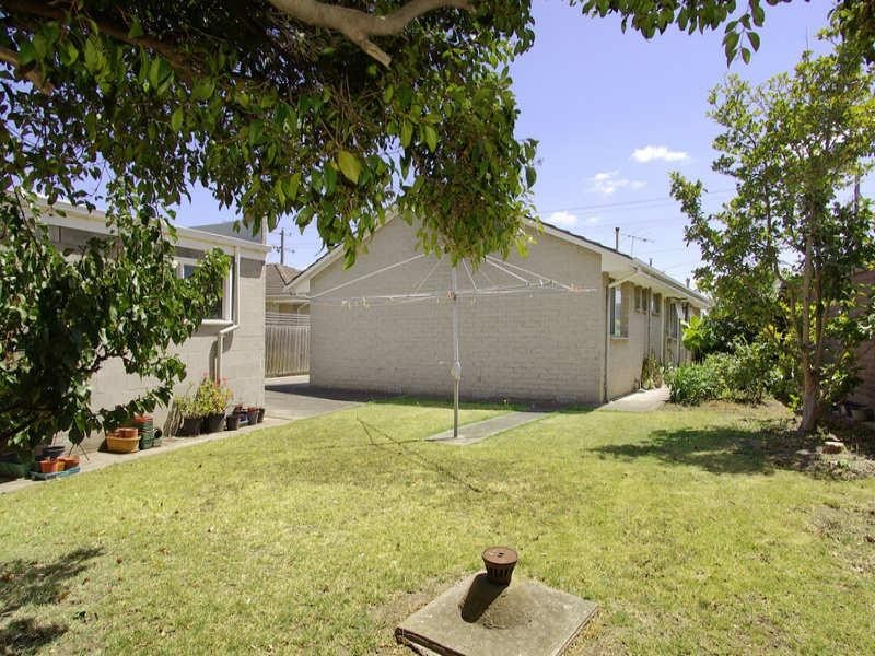 12 Watsons Road, Newcomb VIC 3219