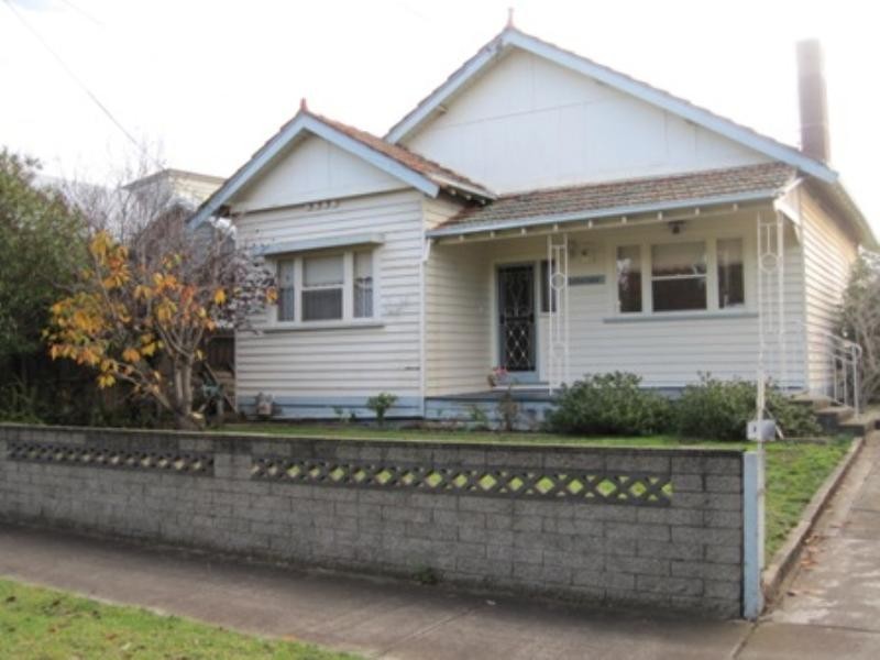 8 Kooyong Road, Drumcondra VIC 3215