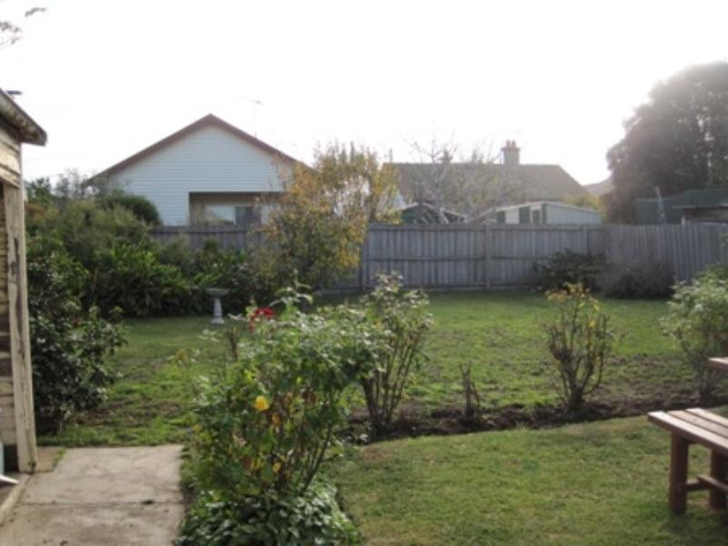 8 Kooyong Road, Drumcondra VIC 3215