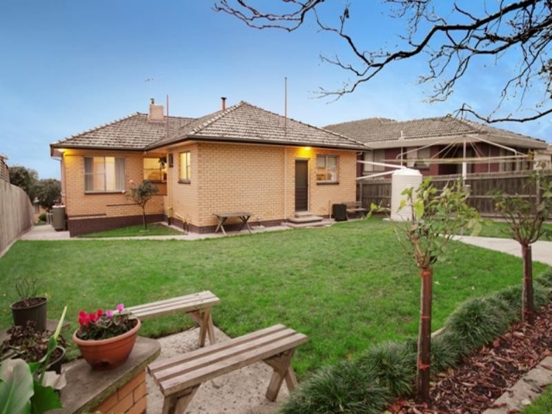 24 Acacia Street, Hamlyn Heights VIC 3215