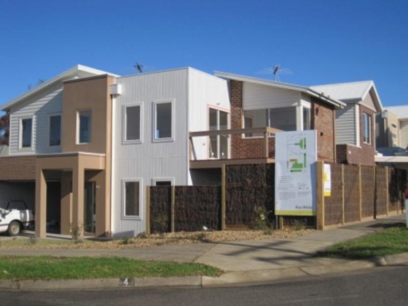 1/4 Marcus Street, Highton VIC 3216