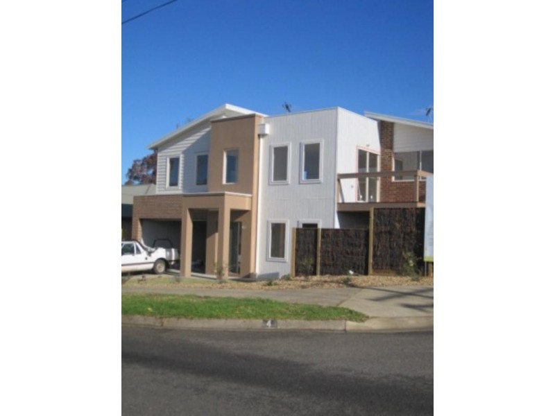 1/4 Marcus Street, Highton VIC 3216