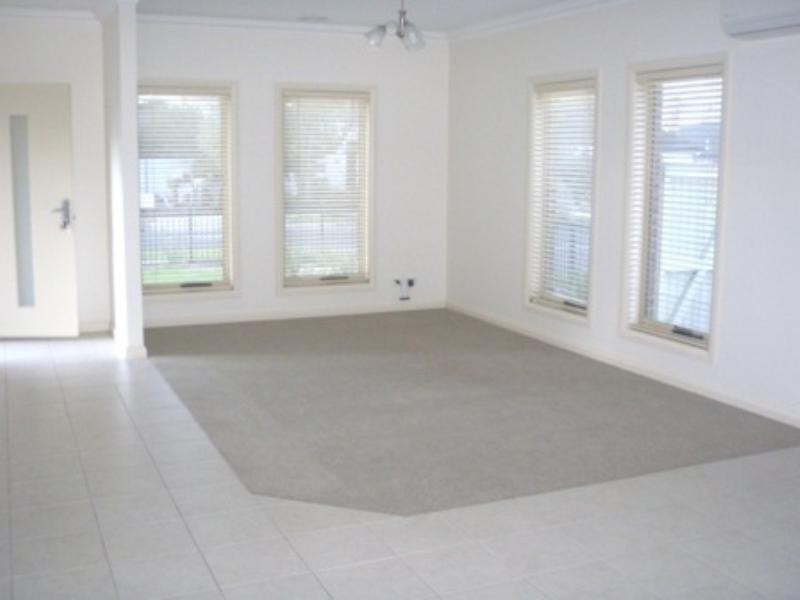 4 Silk Avenue, Manifold Heights VIC 3218