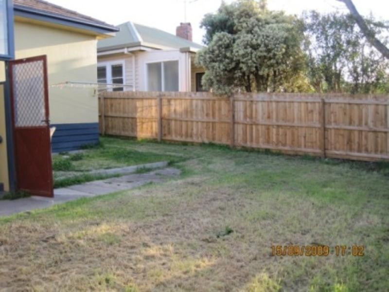 14 Riversdale Road, Newtown VIC 3220