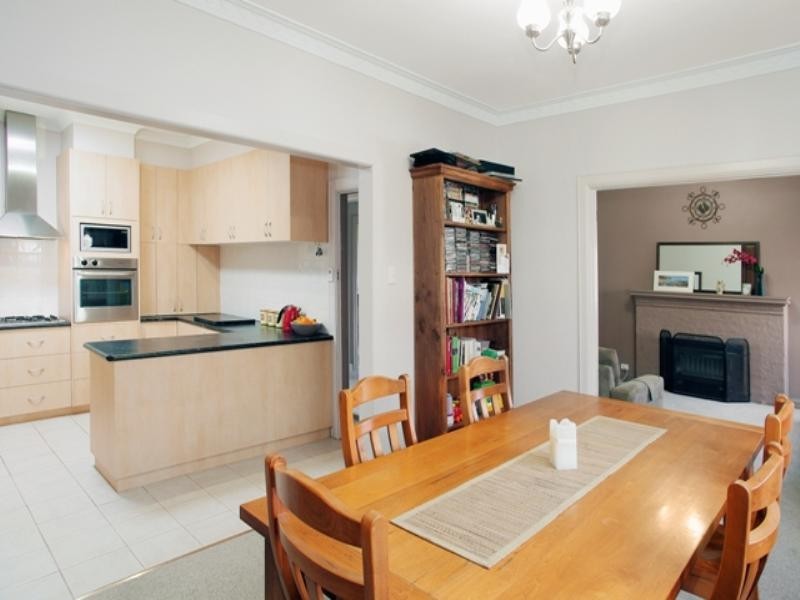 4 Pride Avenue, Hamlyn Heights VIC 3215