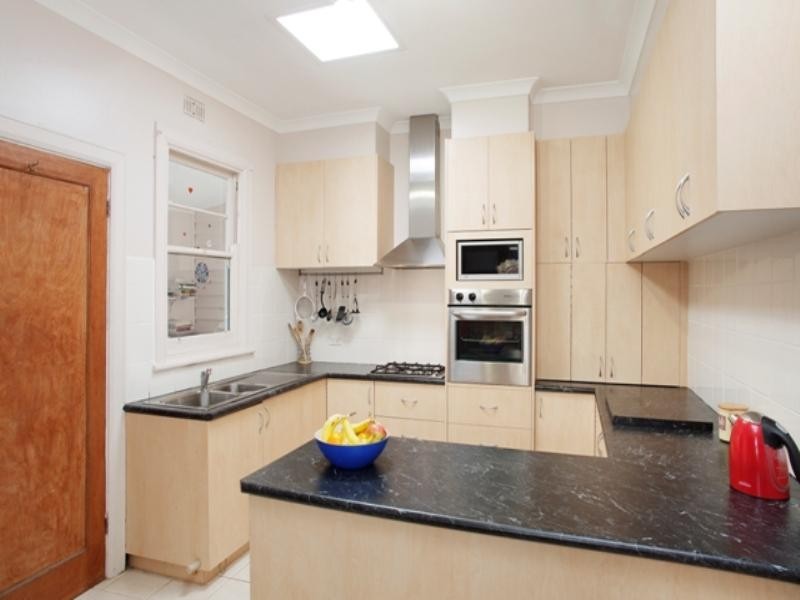 4 Pride Avenue, Hamlyn Heights VIC 3215