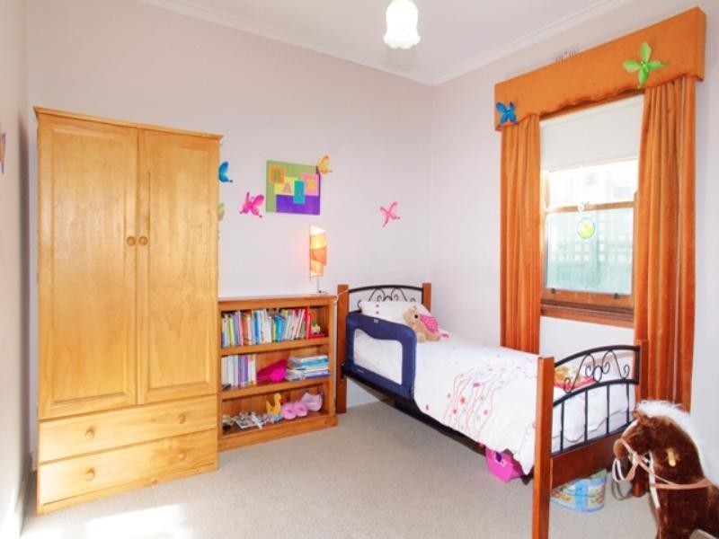 4 Pride Avenue, Hamlyn Heights VIC 3215