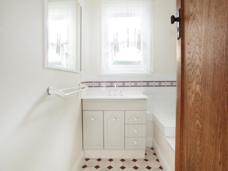 4 Pride Avenue, Hamlyn Heights VIC 3215