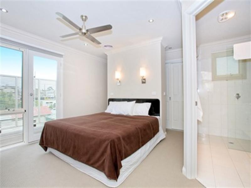 1/4 Clarke Street, Newtown VIC 3220