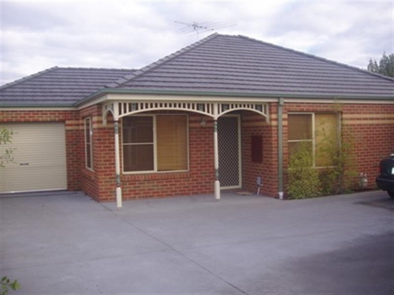 2/23 Waiora Avenue, Hamlyn Heights VIC 3215