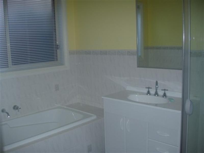 2/23 Waiora Avenue, Hamlyn Heights VIC 3215