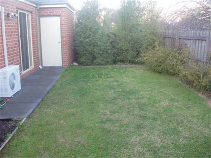 2/23 Waiora Avenue, Hamlyn Heights VIC 3215