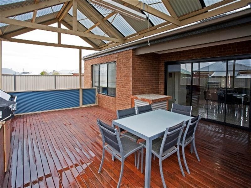 18 Haugh Street, Lovely Banks VIC 3221