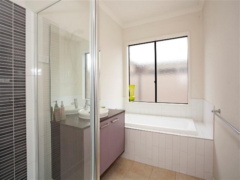 18 Haugh Street, Lovely Banks VIC 3221