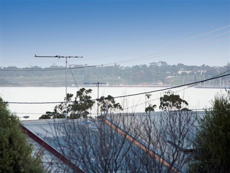 40 Walker Street, Rippleside VIC 3215