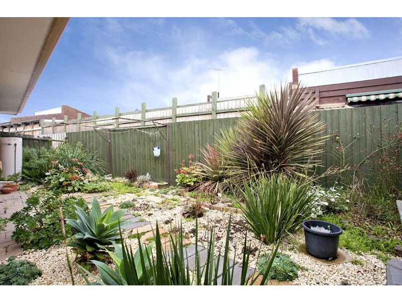 2/216 Wilsons Road, Whittington VIC 3219