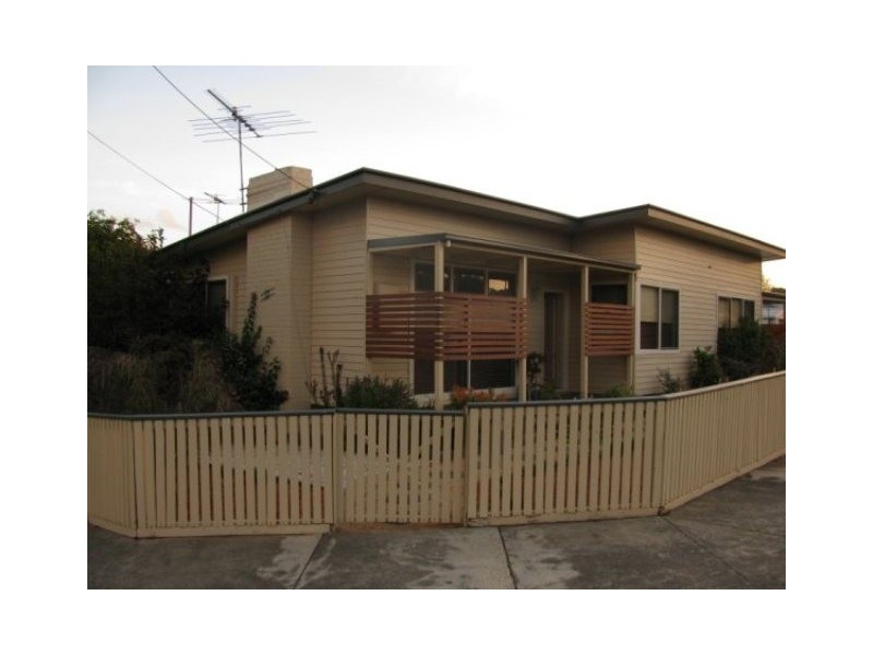 32 Mernda Parade, Belmont VIC 3216