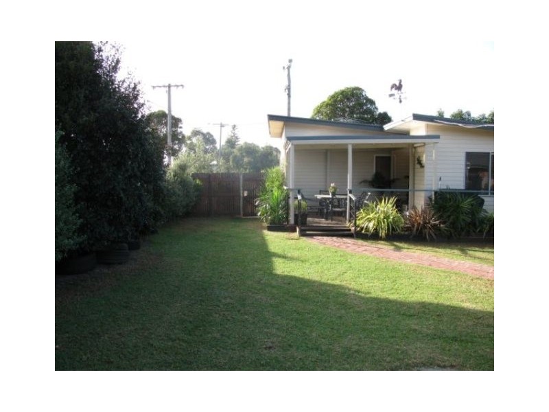 32 Mernda Parade, Belmont VIC 3216