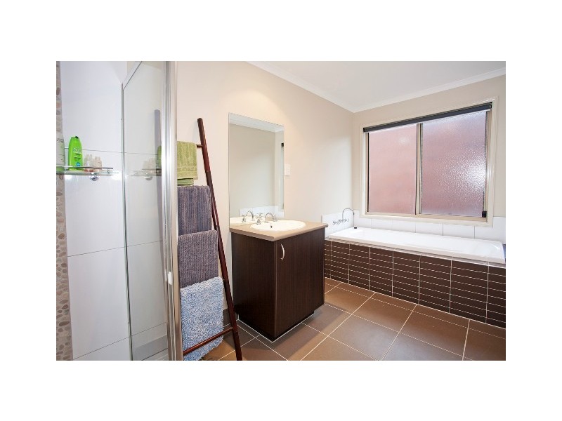 2 Geraghty Court, Lovely Banks VIC 3221