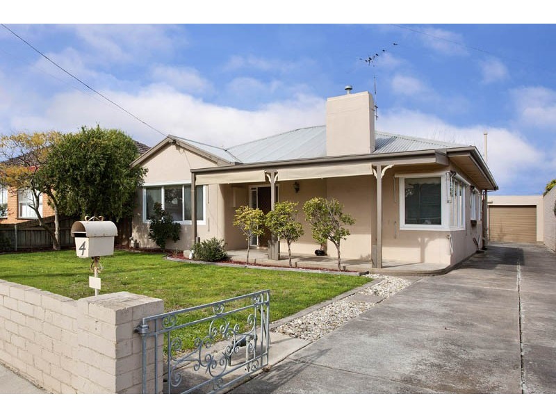 4 Maple Crescent, Bell Park VIC 3215