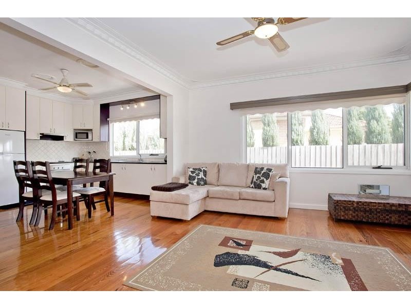 4 Maple Crescent, Bell Park VIC 3215