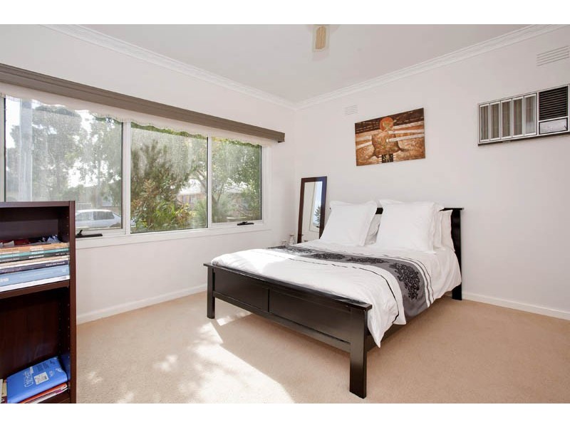 4 Maple Crescent, Bell Park VIC 3215
