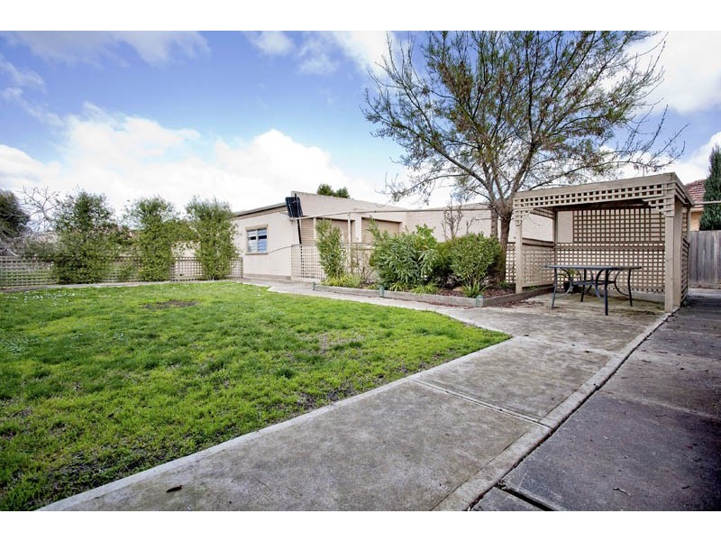 4 Maple Crescent, Bell Park VIC 3215