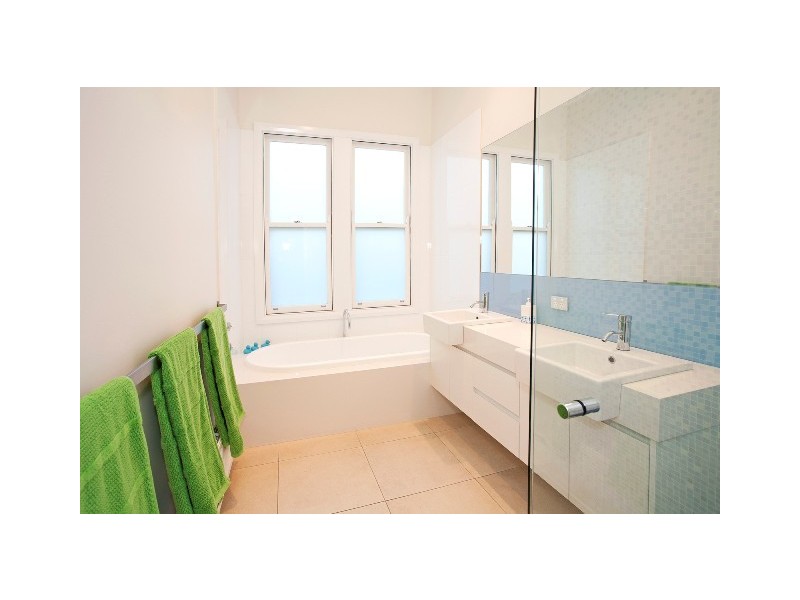 25 Daisy Street, Newtown VIC 3220