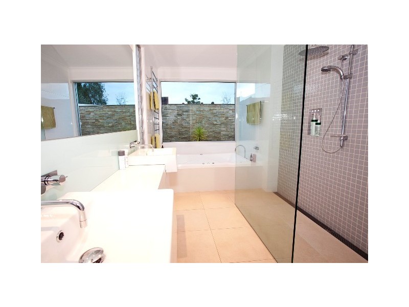 25 Daisy Street, Newtown VIC 3220