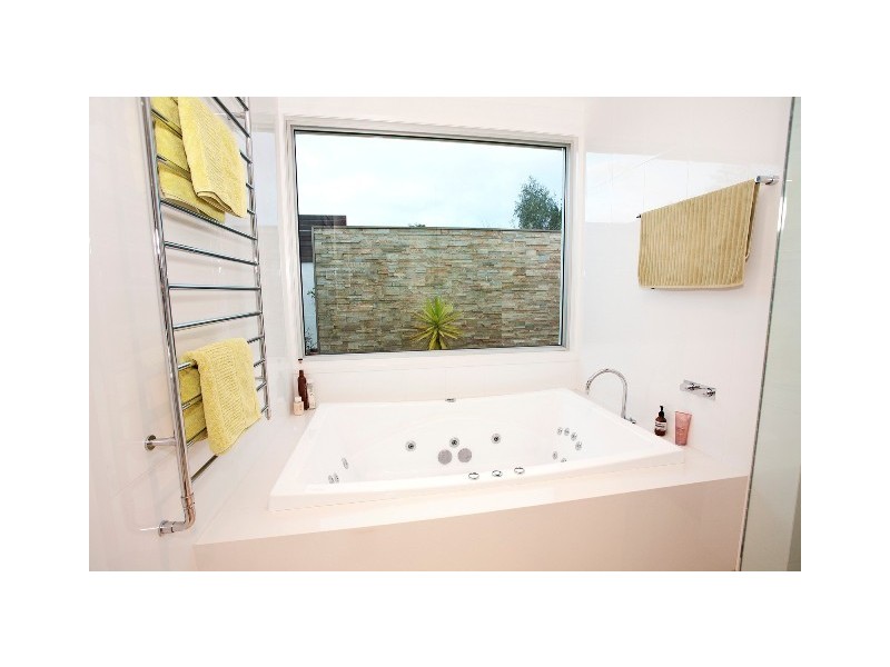 25 Daisy Street, Newtown VIC 3220