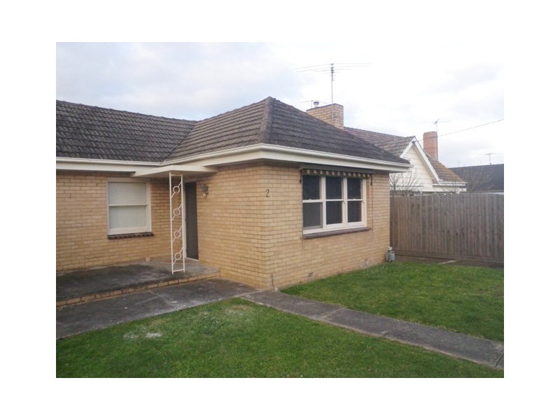 2/6 Strachan Avenue, Manifold Heights VIC 3218