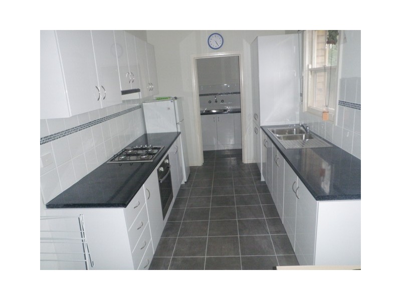 2/6 Strachan Avenue, Manifold Heights VIC 3218