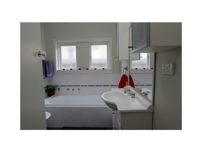 1/18 Walsh Grove, North Geelong VIC 3215