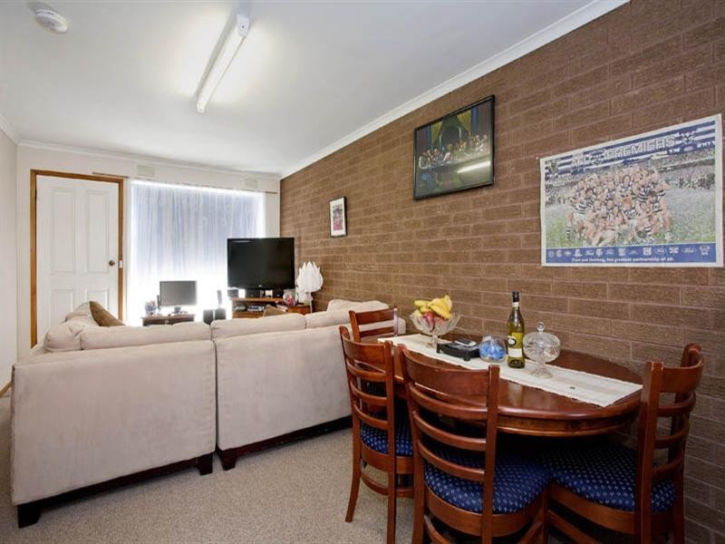 2/21 Calvert Street, Hamlyn Heights VIC 3215