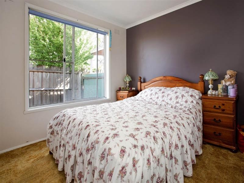 2/21 Calvert Street, Hamlyn Heights VIC 3215