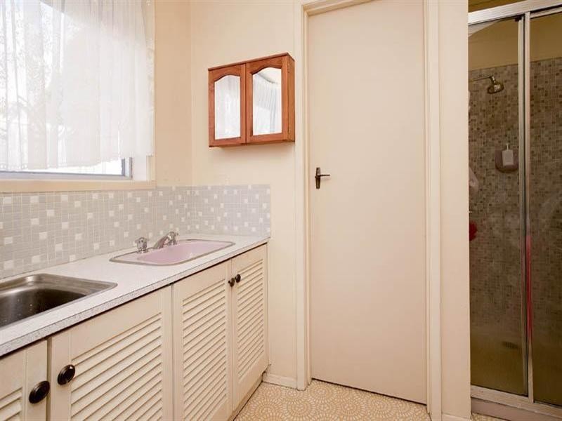 2/21 Calvert Street, Hamlyn Heights VIC 3215