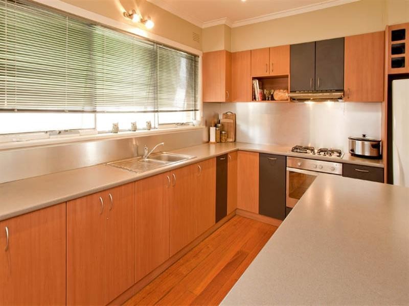 2/2 Tilly Court, Newcomb VIC 3219
