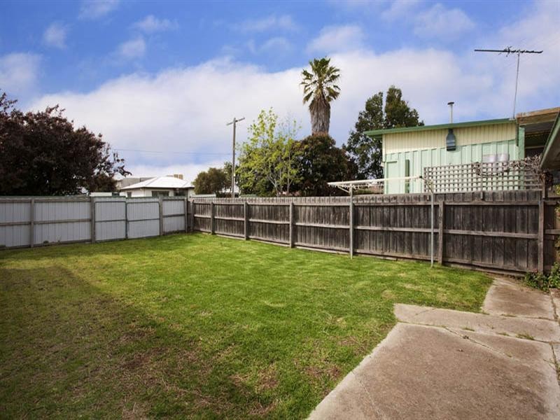 2/2 Tilly Court, Newcomb VIC 3219