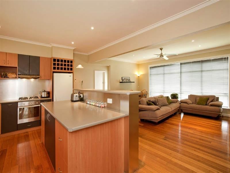 2/2 Tilly Court, Newcomb VIC 3219