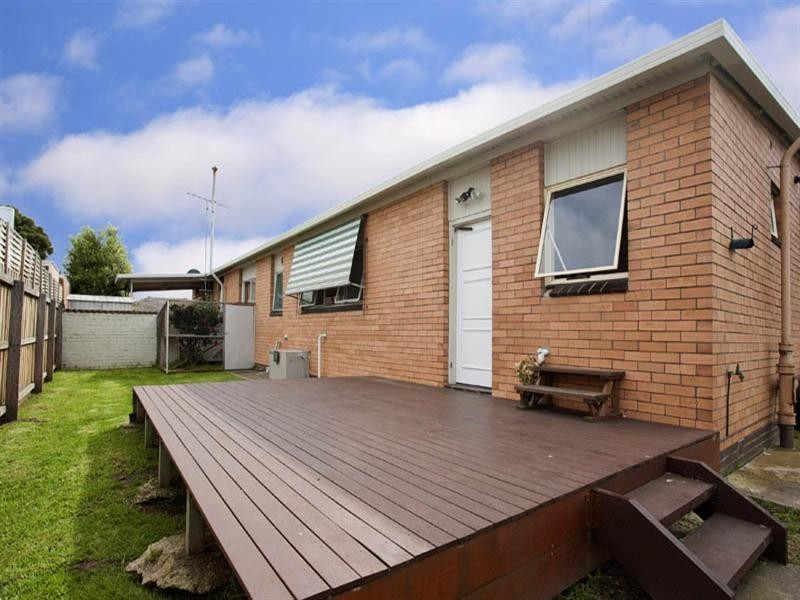 2/2 Tilly Court, Newcomb VIC 3219