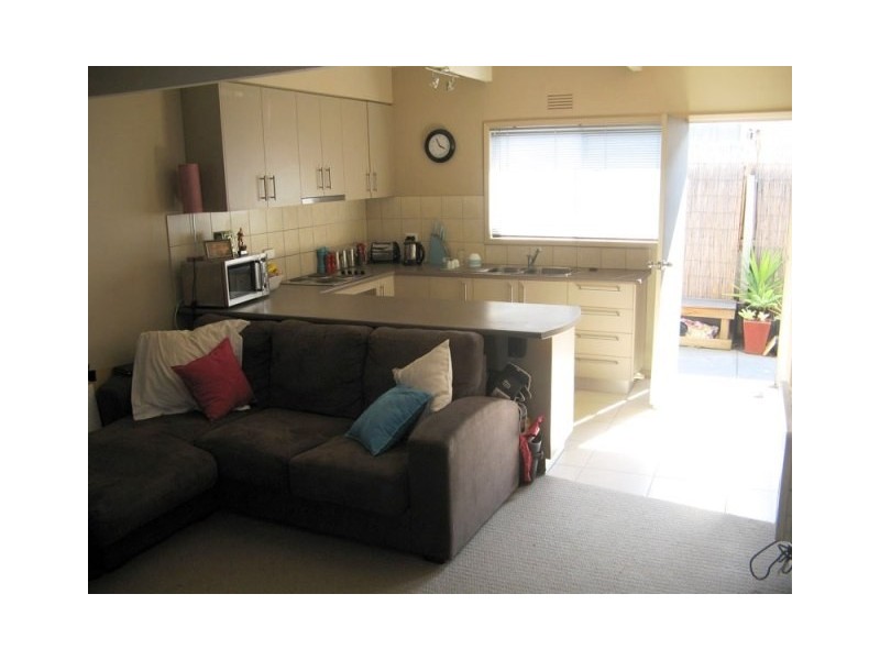 2/15 Buxton Road, Herne Hill VIC 3218