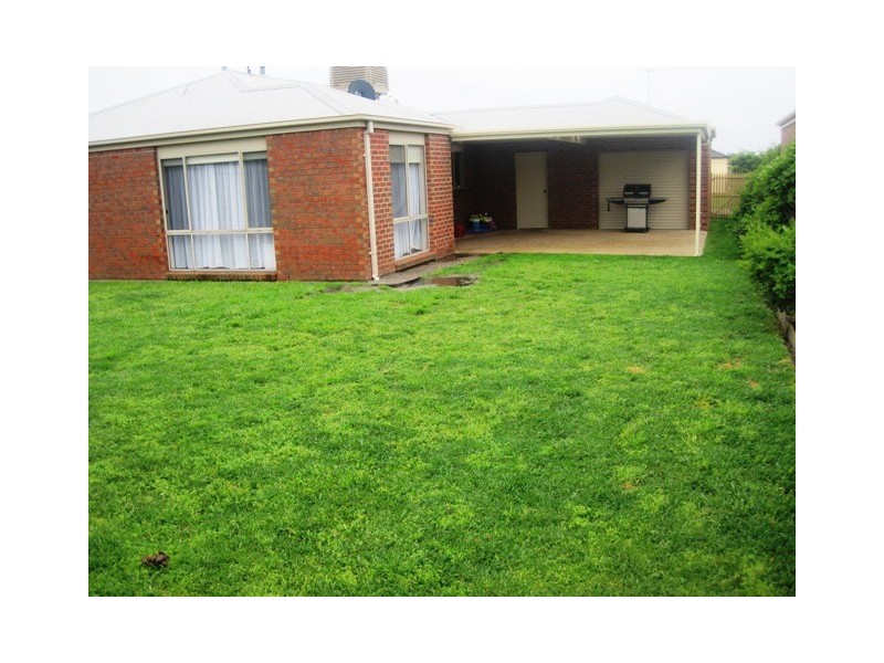 8 Lawson Court, Grovedale VIC 3216